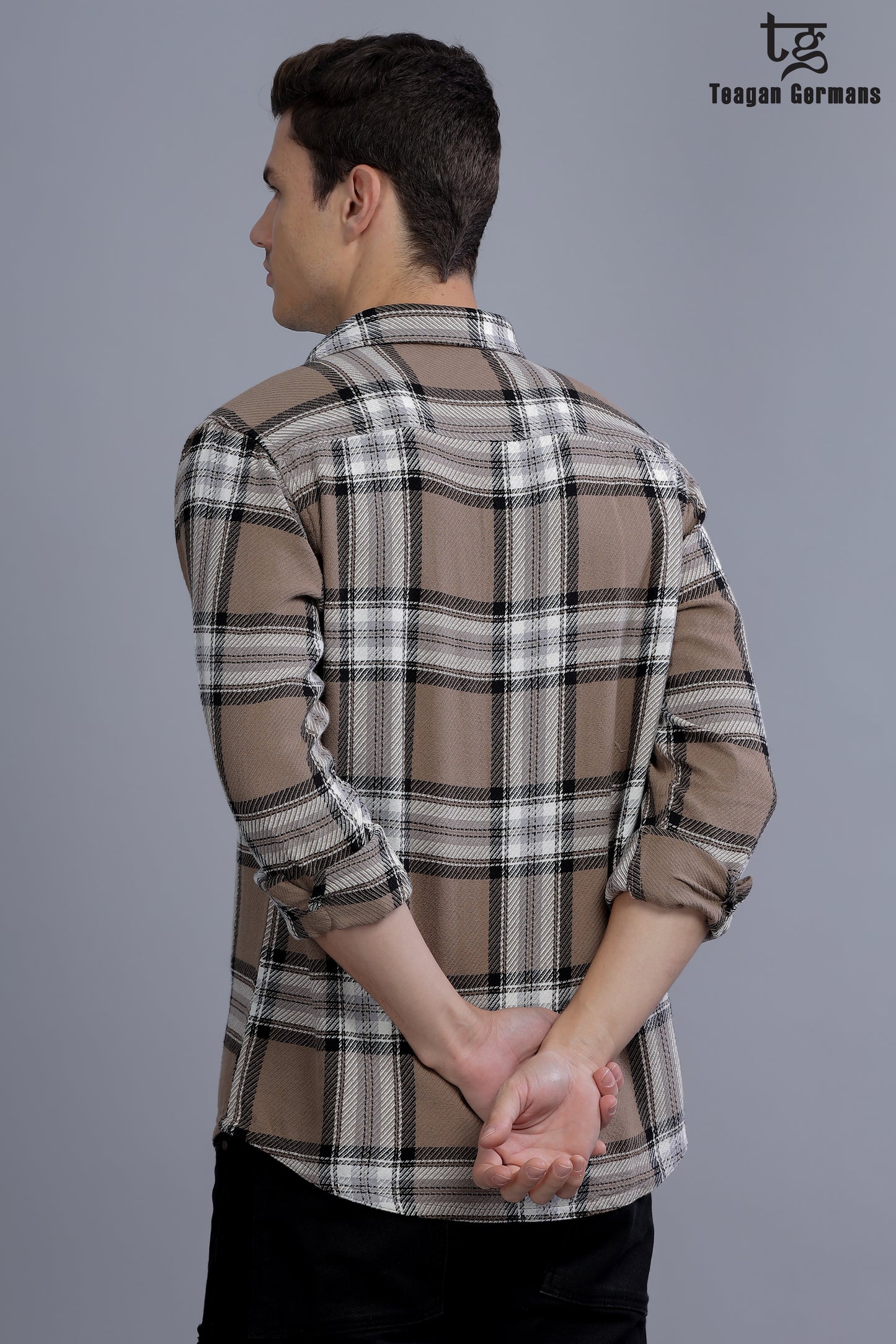 Men Relaxed Fit Fit Checkered Cut Away Collar Casual Shirt