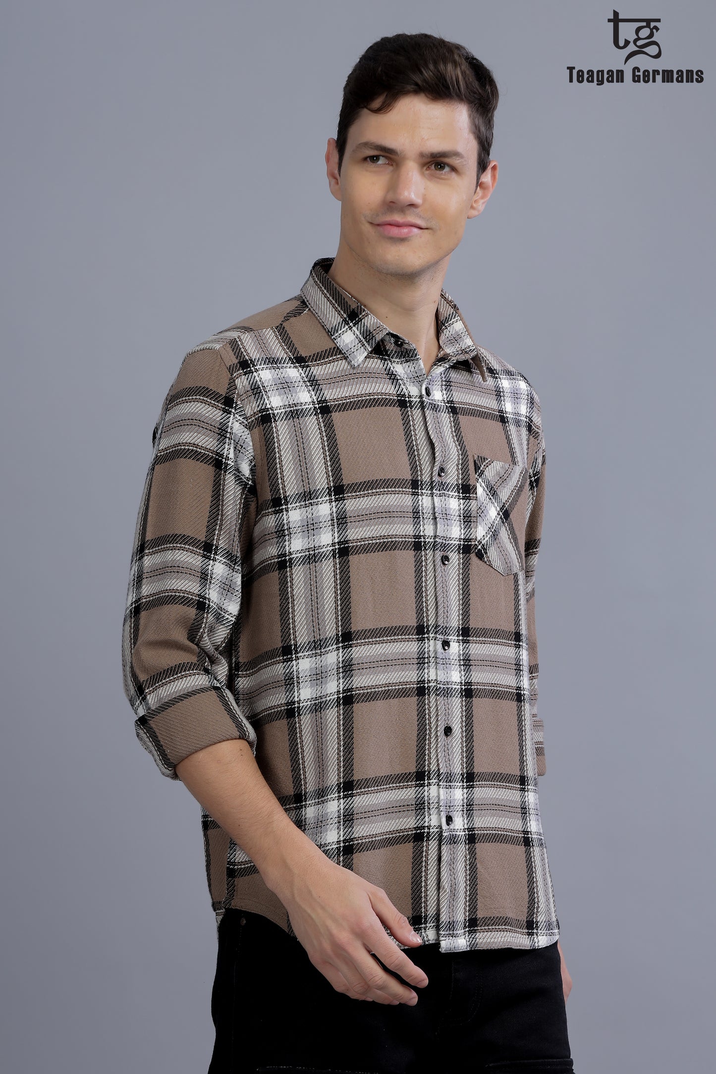 Men Relaxed Fit Fit Checkered Cut Away Collar Casual Shirt