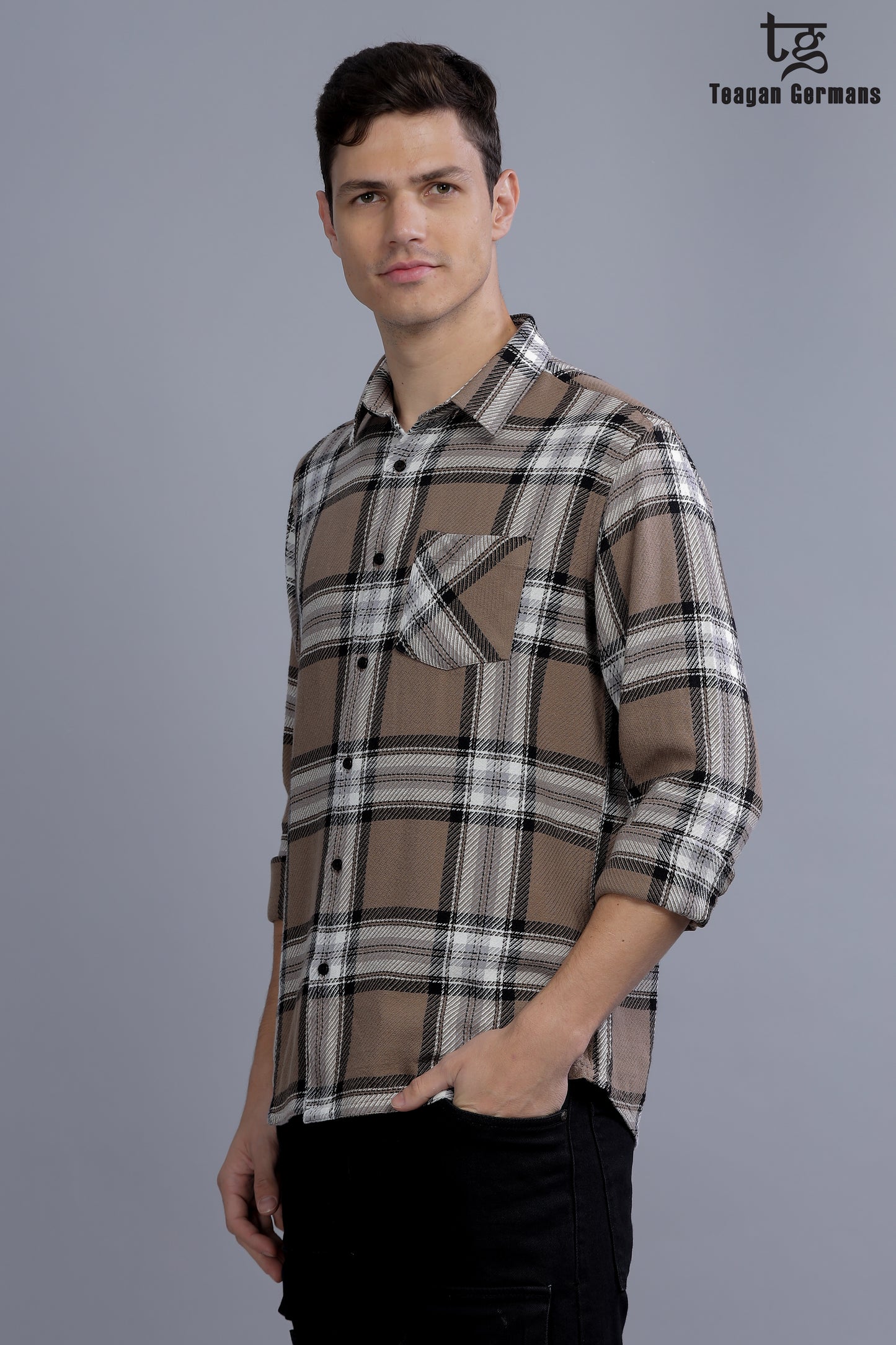 Men Relaxed Fit Fit Checkered Cut Away Collar Casual Shirt