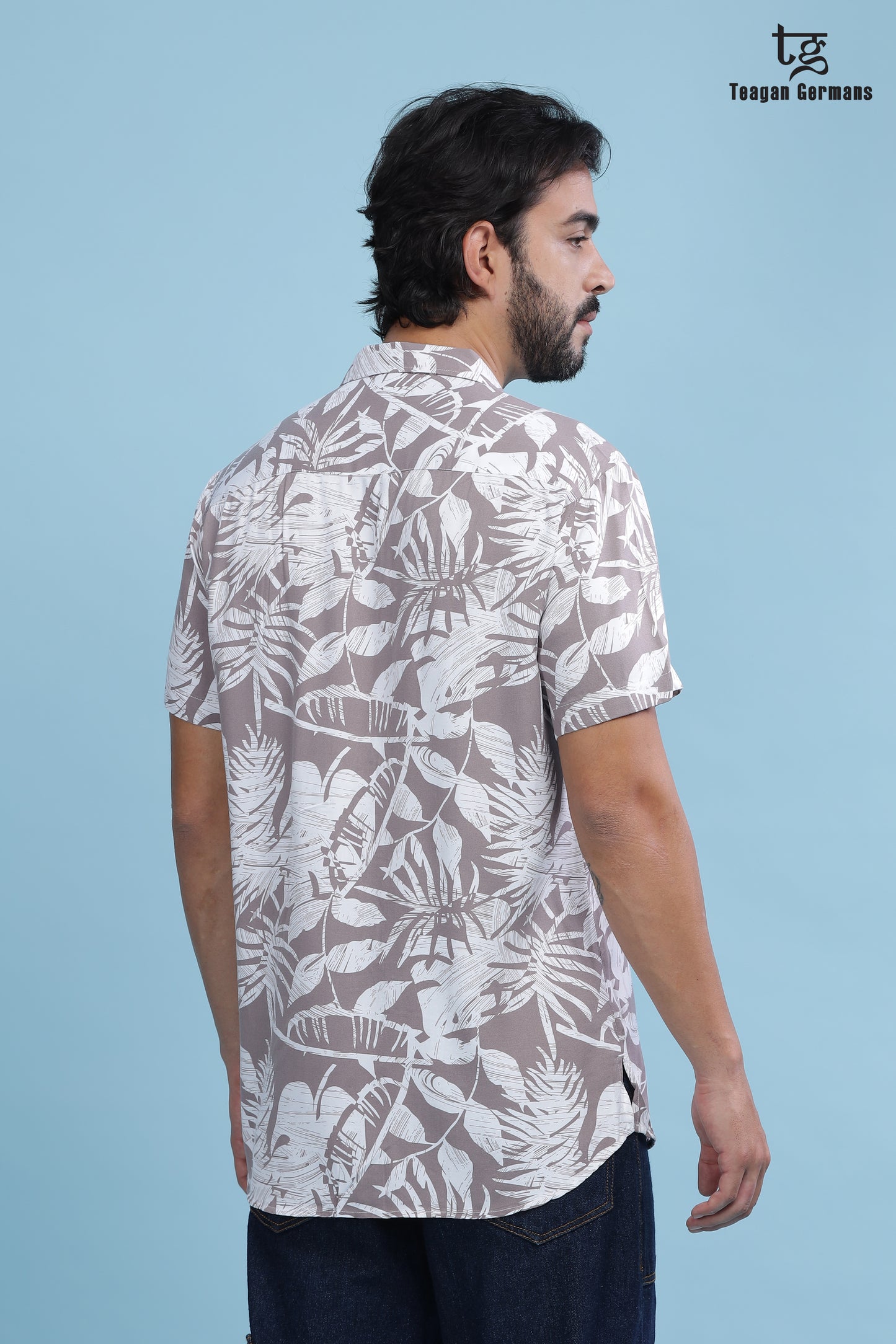 Men Leaf Print Slim Fit T- Shirt