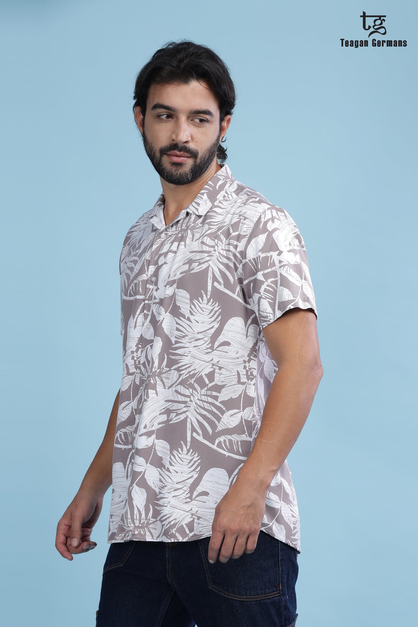 Men Leaf Print Slim Fit T- Shirt