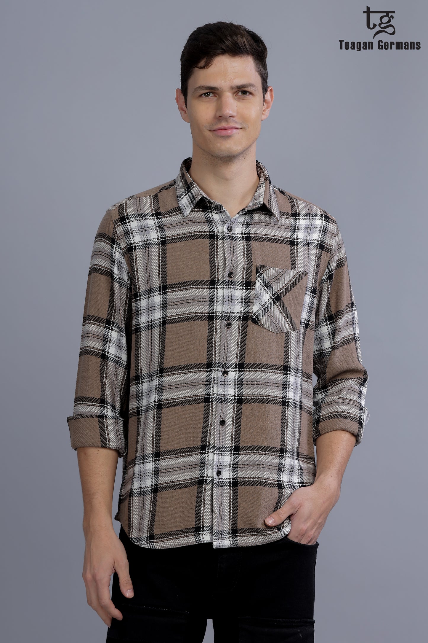 Men Relaxed Fit Fit Checkered Cut Away Collar Casual Shirt